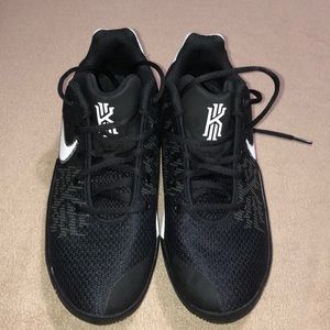 Boy’s basketball 🏀 shoes 6 1/2